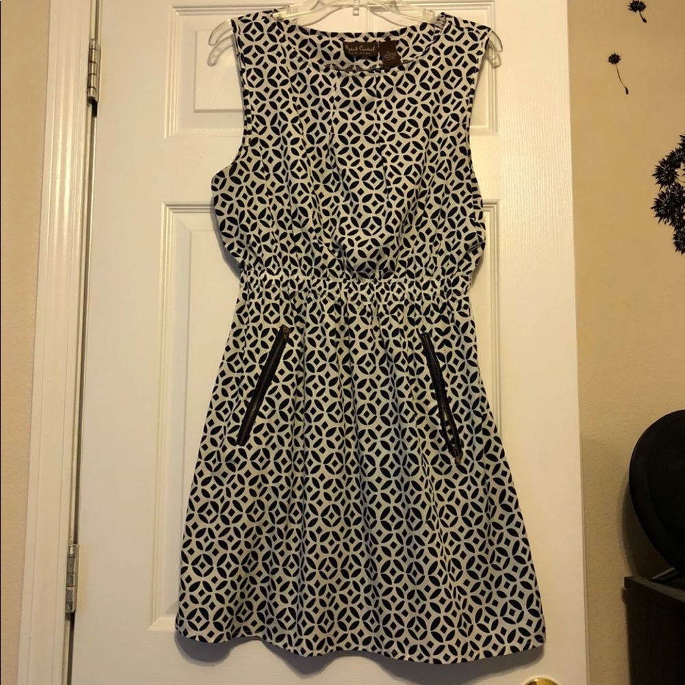 SOLD - navy patterned dress!